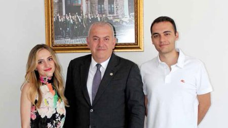 Hami Özer ile çocukları Asuman ve Hayati Özer, bu sayıda KUŞAKTAN KUŞAĞA köşemizin konuğu oldular